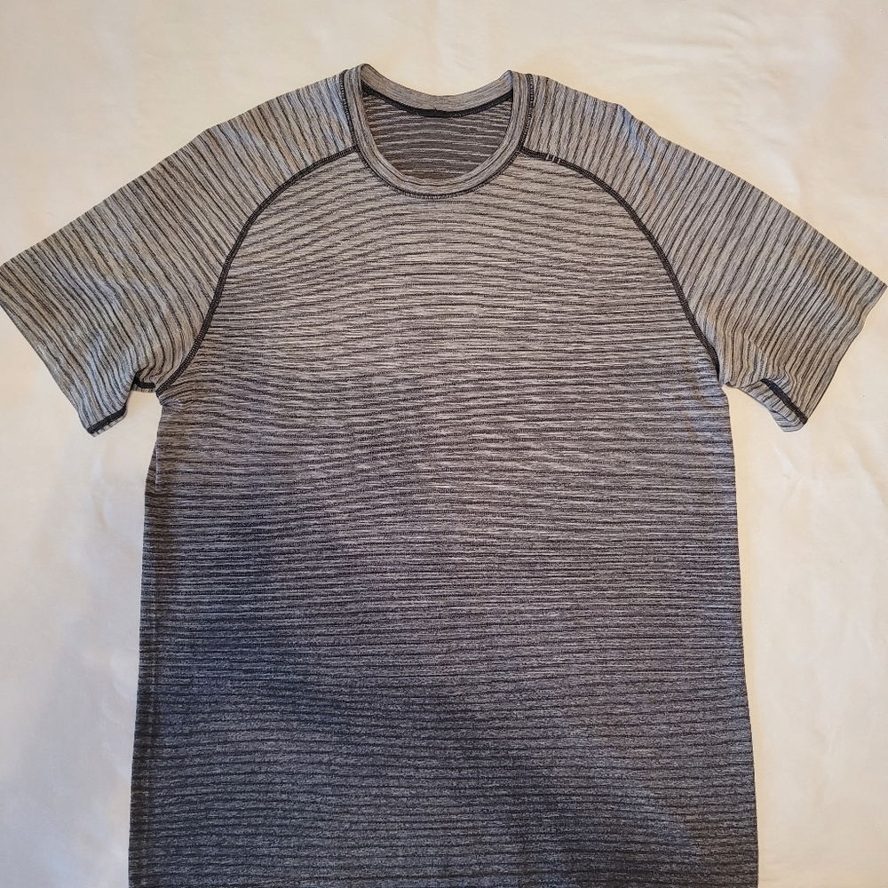Lululemon Mens Athletic Short Sleeve Shirt - Large - Dark Light Gray Striped